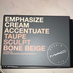 BRAND NEW Mac contour powder palette.